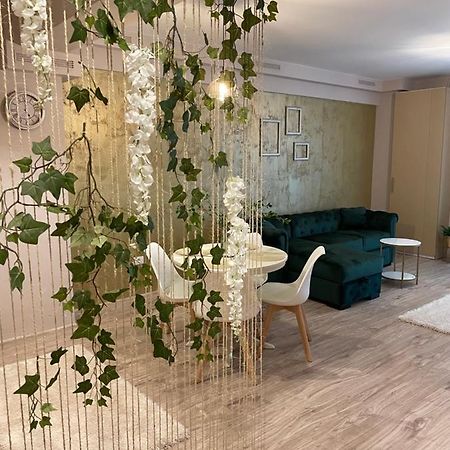 Vega Apartment By Moonlight Mamaia Buitenkant foto